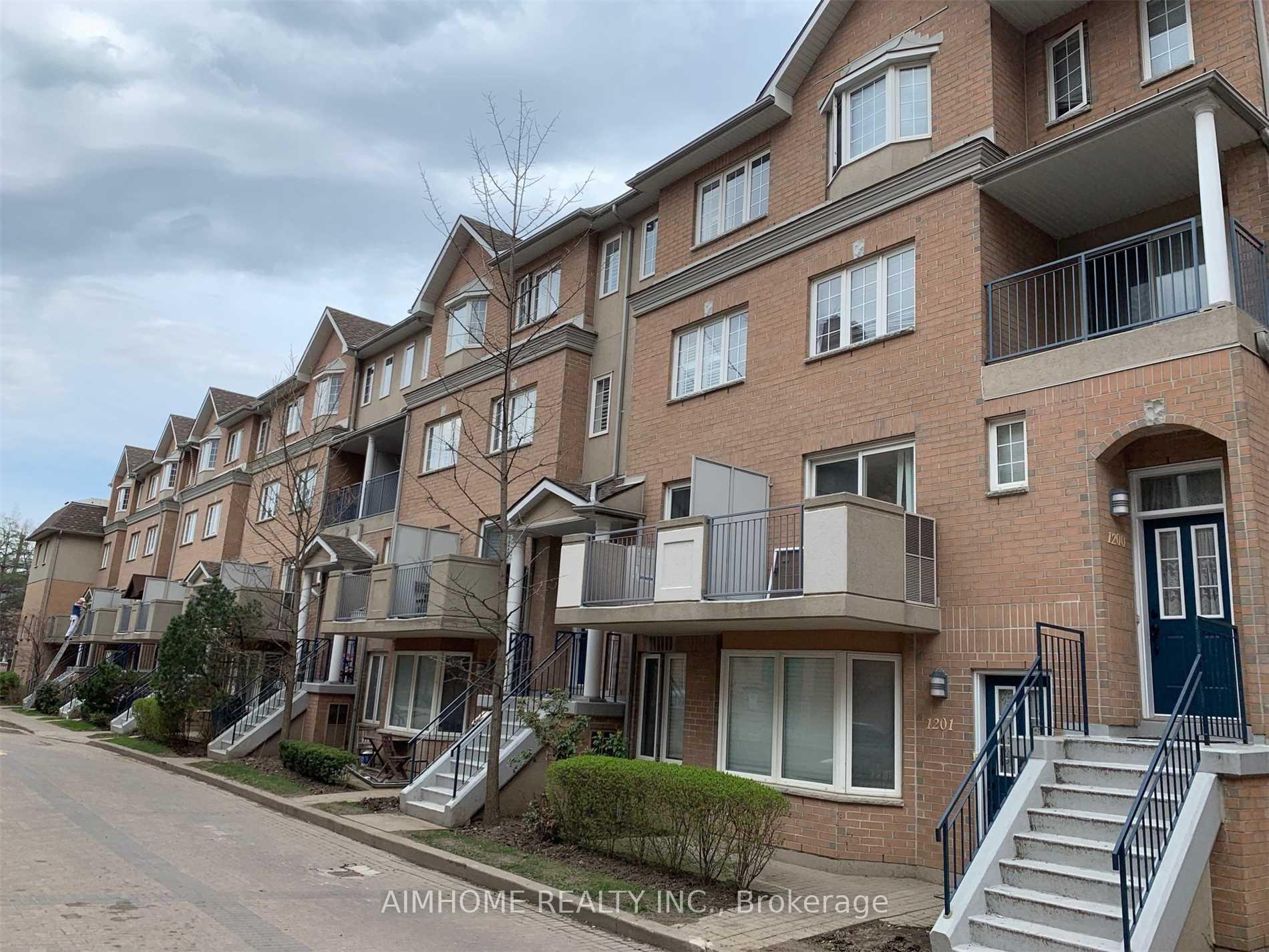 28 Sommerset Way, Toronto C14, ON M2N 6W7