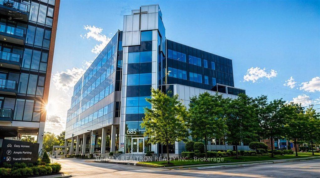685 Sheppard Avenue E G01, Toronto C15 — photo 4 of 5
