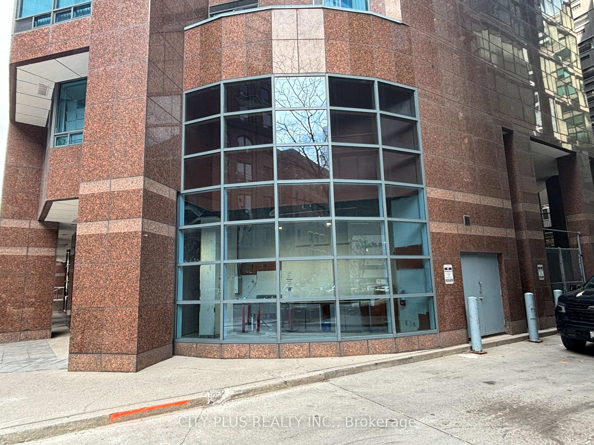 33 University Avenue 101A, Toronto C01, ON M5J 2S7