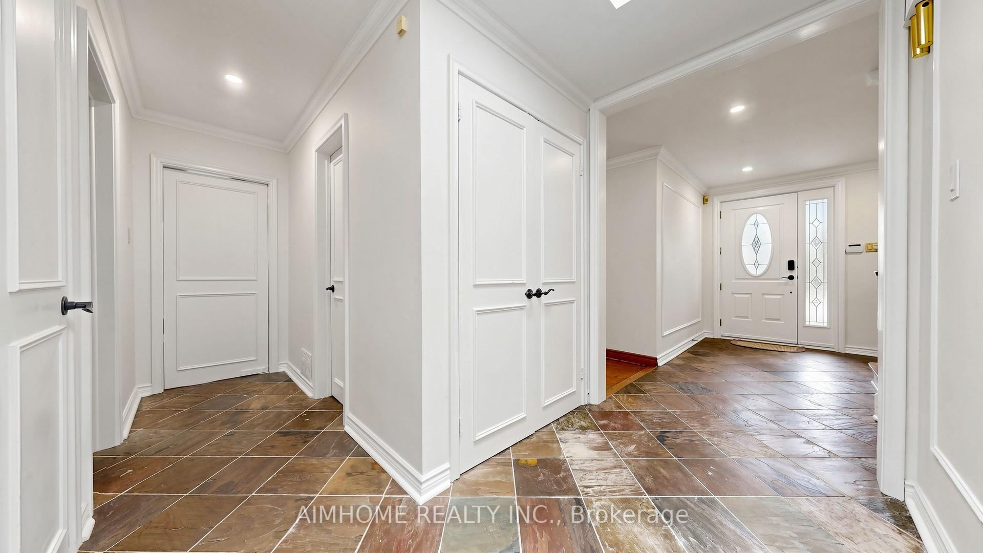 54 Plymbridge Road, Toronto C12 — photo 4 of 5