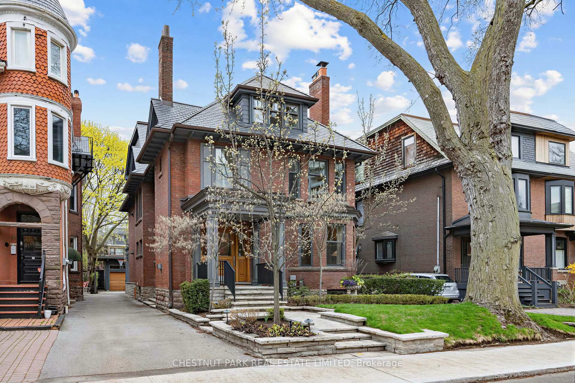 94 Walmer Road, Toronto C02, ON M5R 2X7 — Toronto C02, Ontario