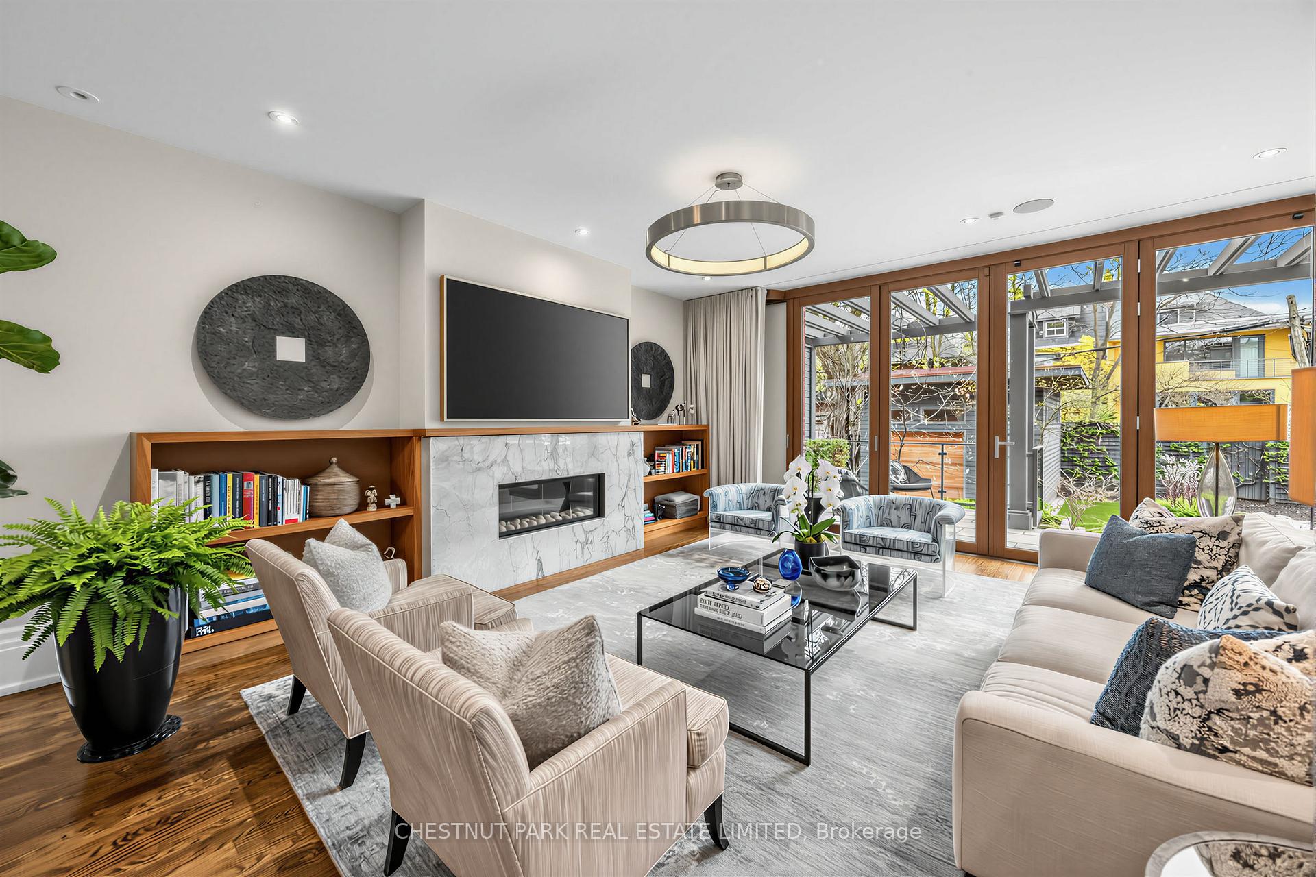 94 Walmer Road, Toronto C02 — photo 4 of 5