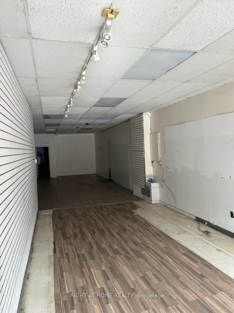 654 Bloor Street W, Toronto C02 — photo 3 of 5