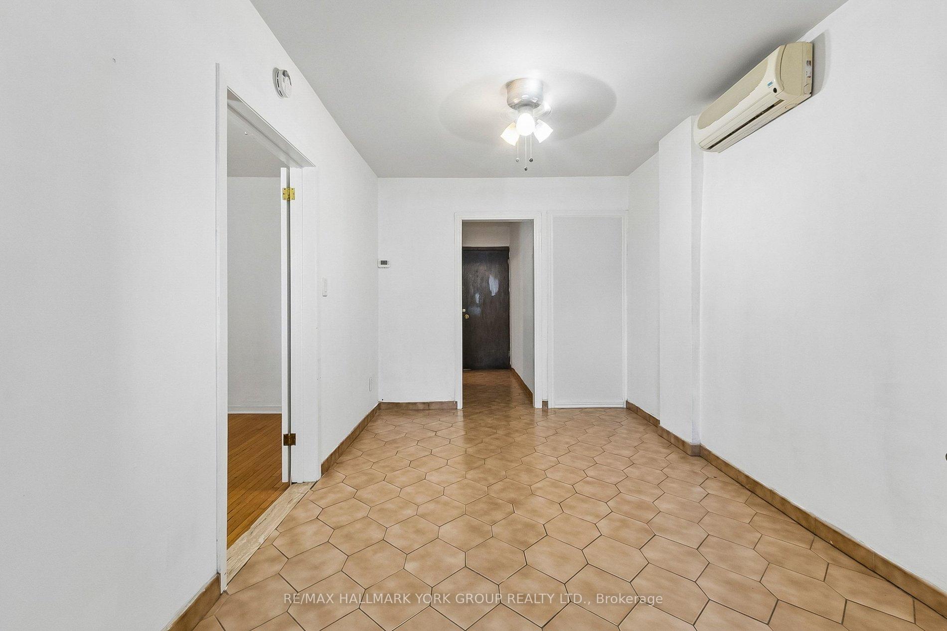 472 Winona Drive Main Fl, Toronto C03 — photo 3 of 5