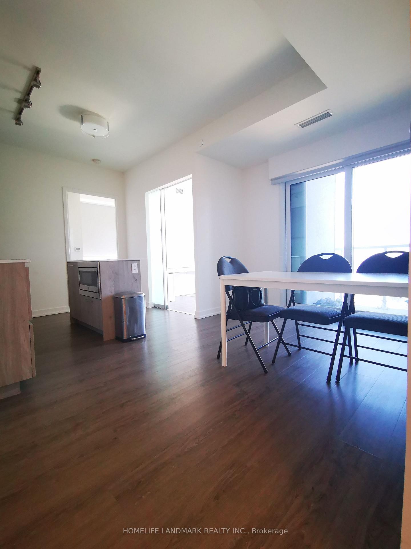 1 Yorkville Avenue 2308, Toronto C02 — photo 2 of 5