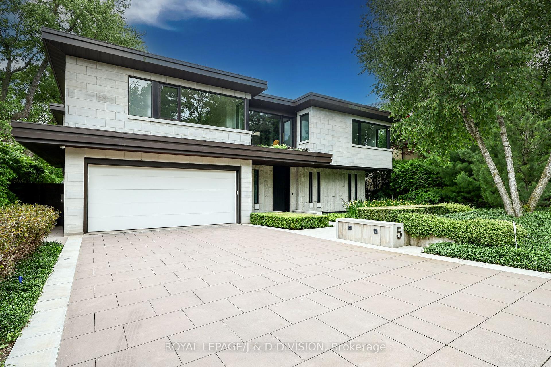 5 Brookfield Road, Toronto C12, ON M2P 1B1