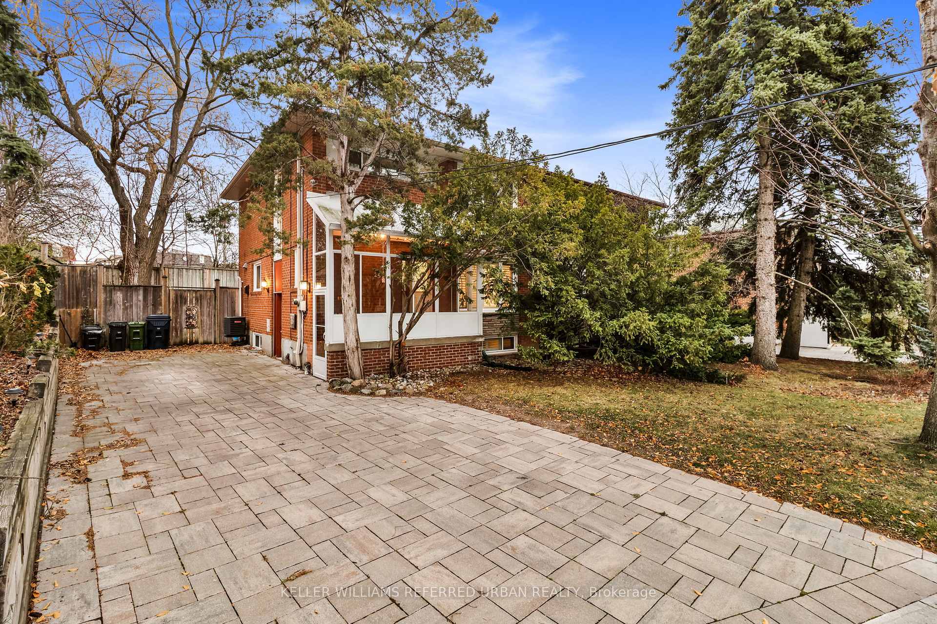 25 Carscadden Drive Lower, Toronto C07, ON M2R 2A6 — Toronto C07, Ontario