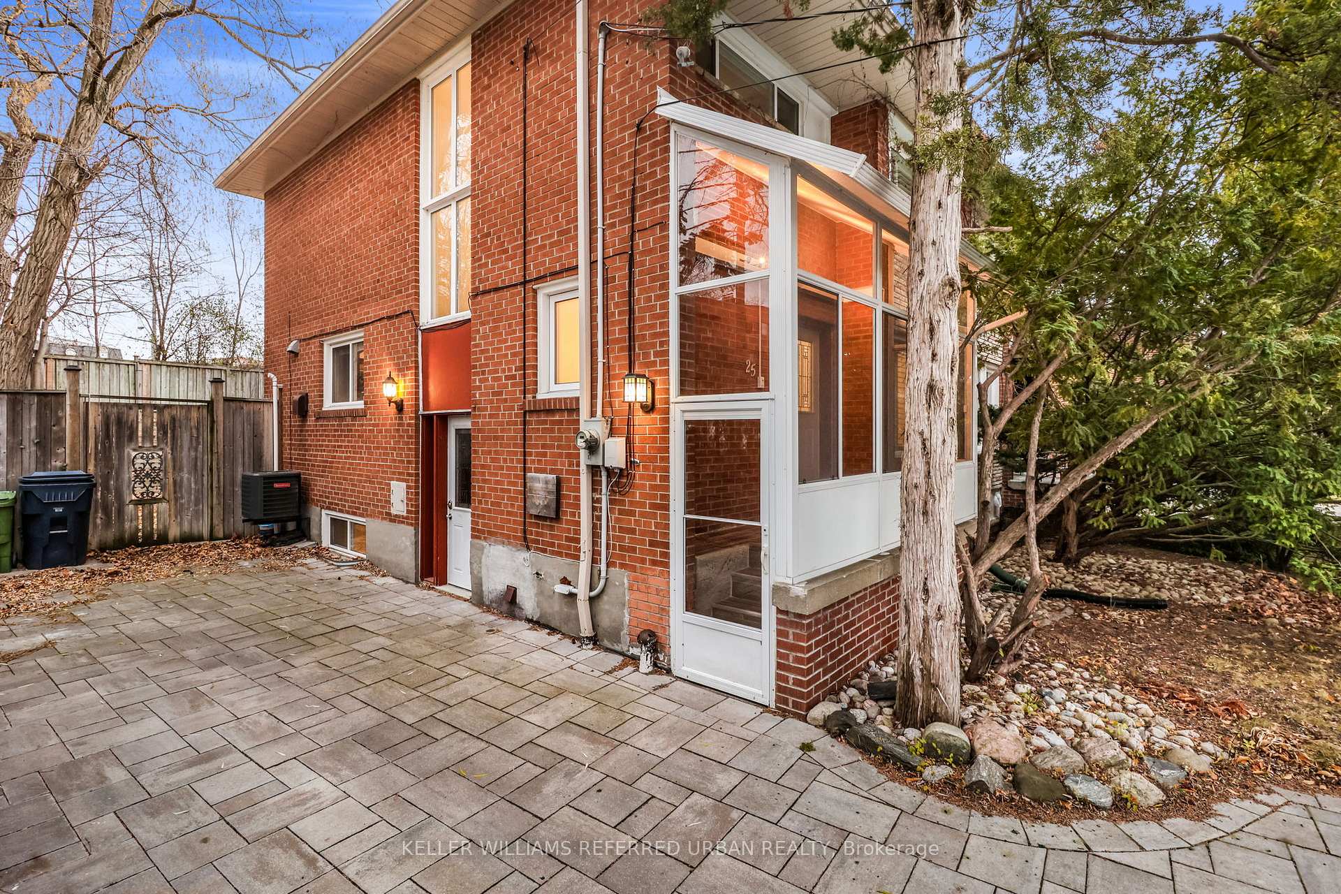 25 Carscadden Drive Lower, Toronto C07 — photo 2 of 5