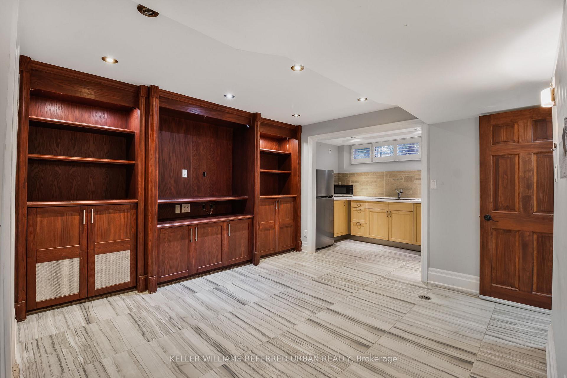 25 Carscadden Drive Lower, Toronto C07 — photo 3 of 5