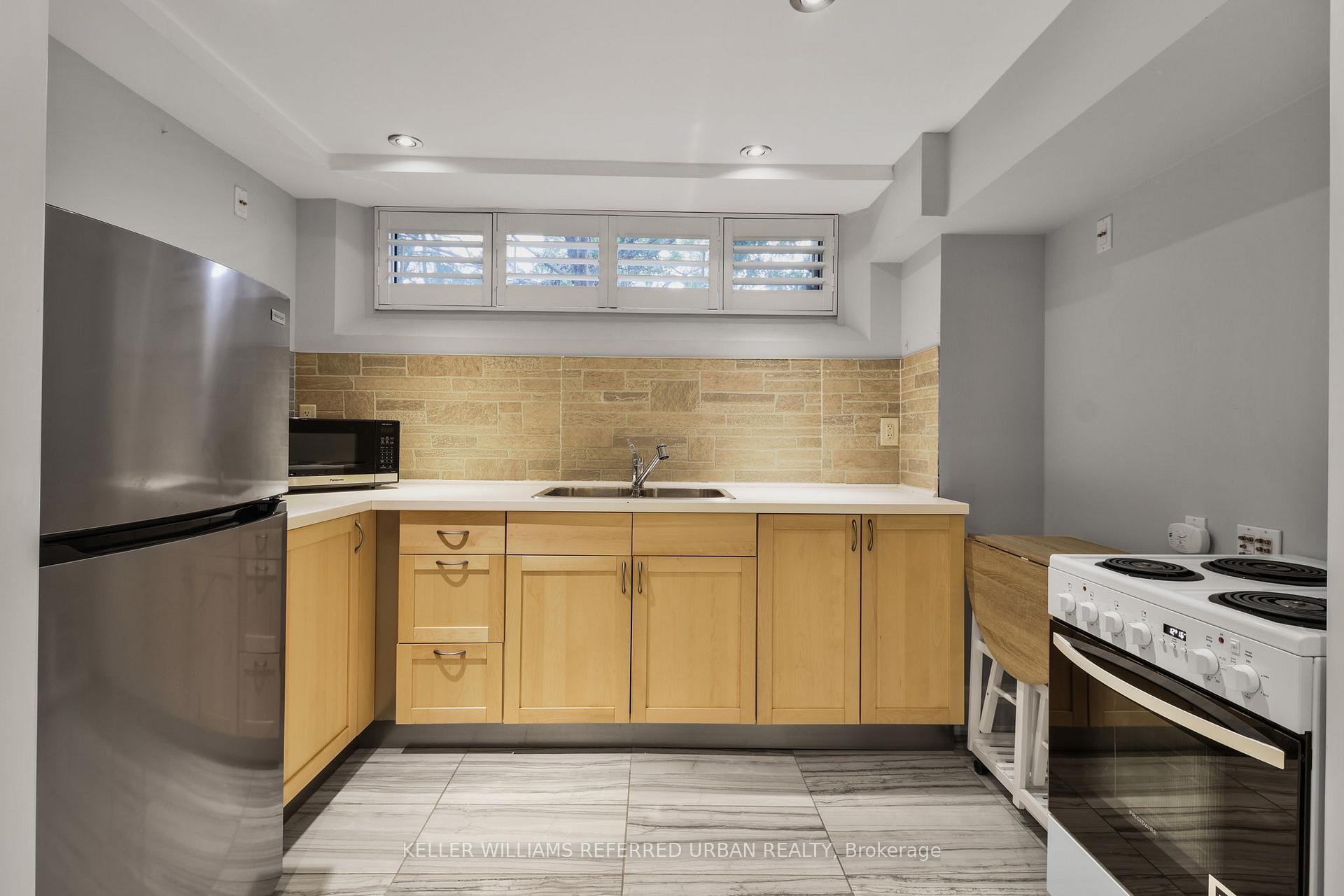 25 Carscadden Drive Lower, Toronto C07 — photo 4 of 5