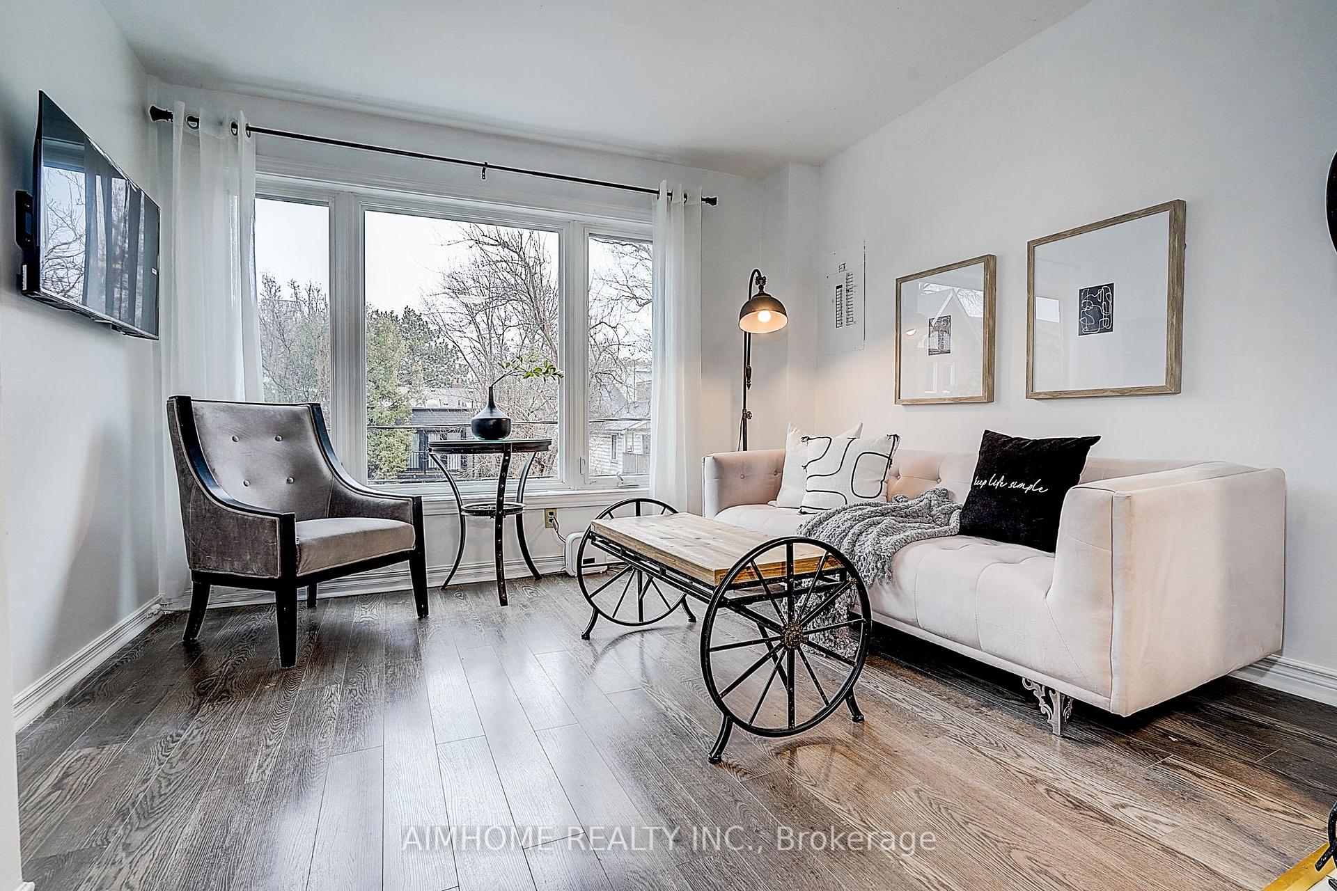 212 Milan Street Unit 2, Toronto C08, ON M5A 3Z6