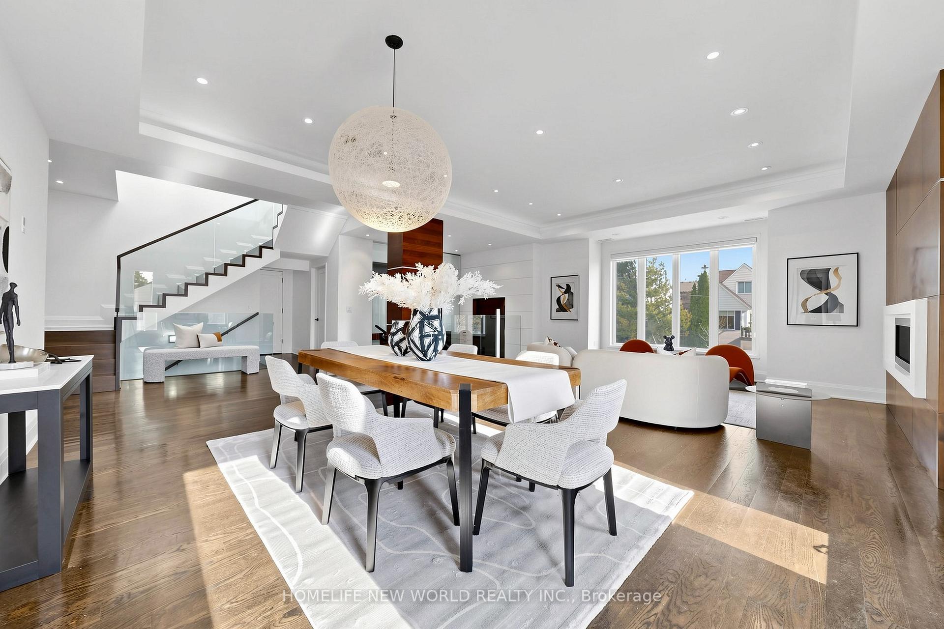 220 Roe Avenue, Toronto C04 — photo 4 of 5