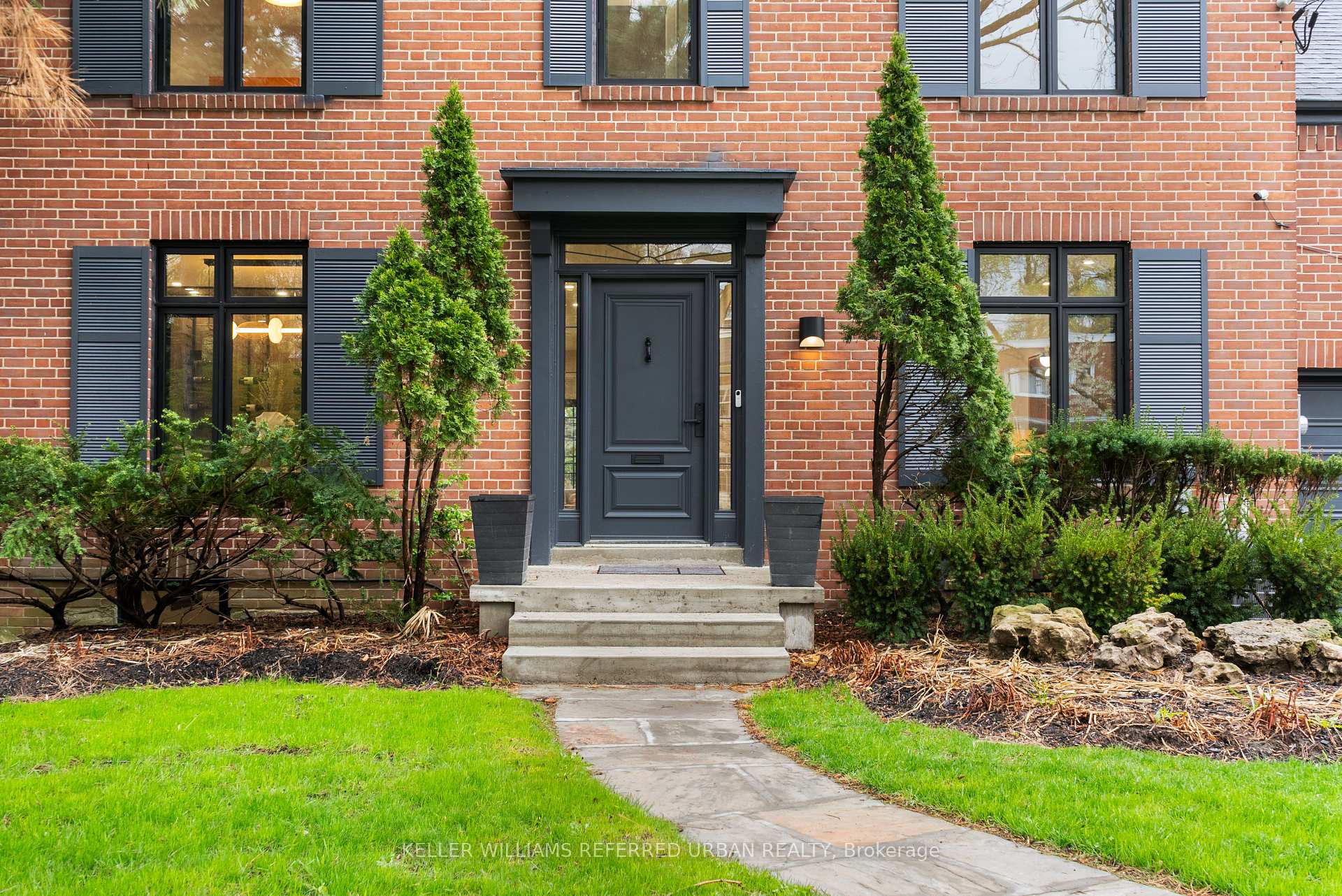 137 Cheltenham Avenue, Toronto C12 — photo 3 of 5