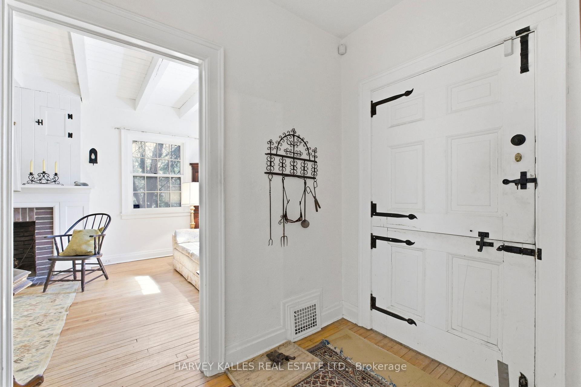 38 Donwoods Drive, Toronto C12 — photo 4 of 5