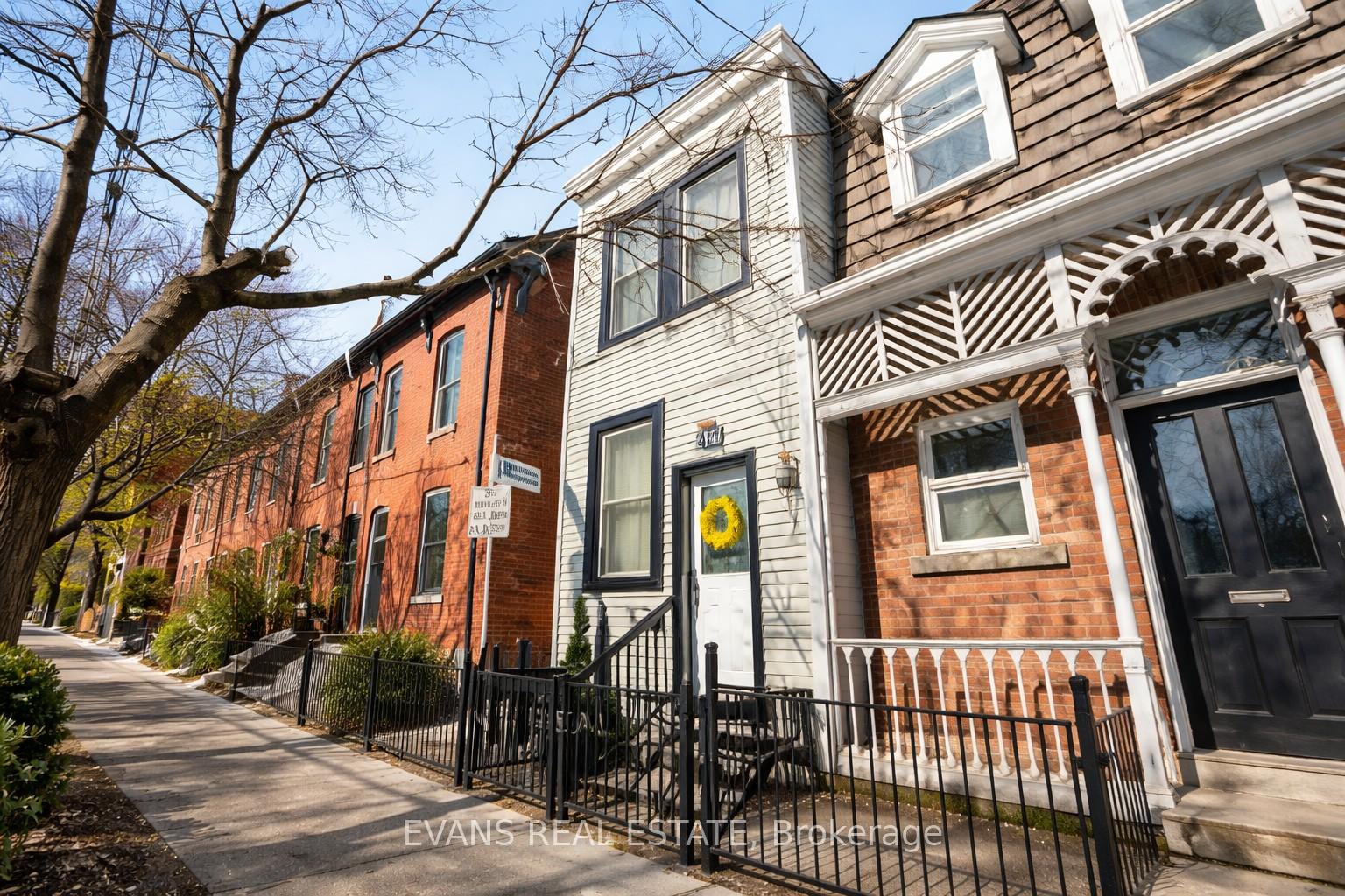 448 Gerrard Street E, Toronto C08, ON M5A 2H2