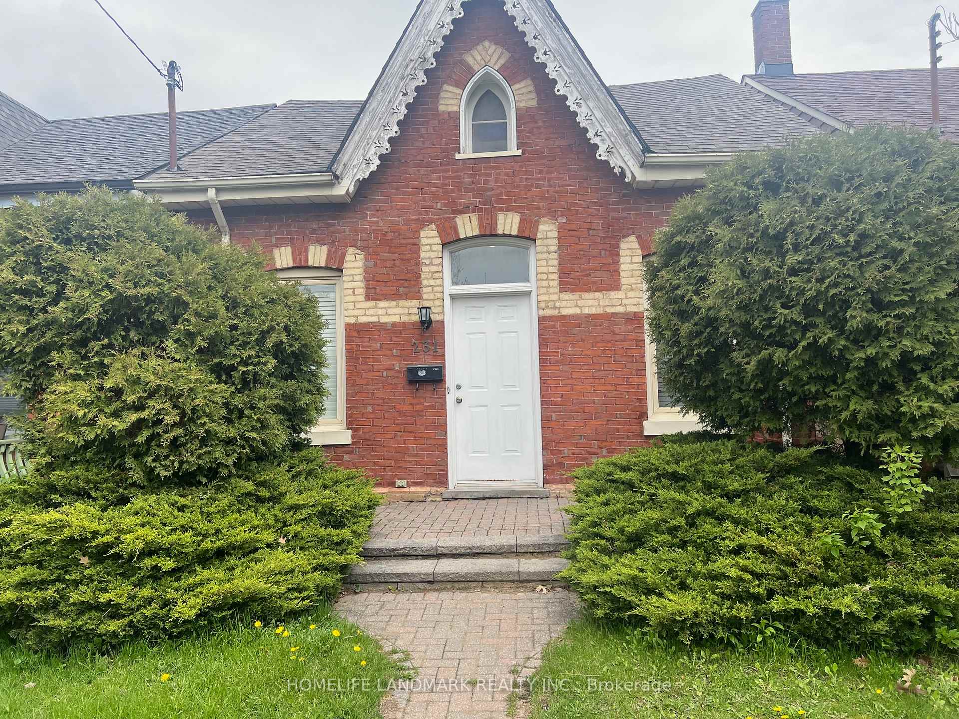 231 Clinton Street, Toronto C01, ON M6G 2Y4
