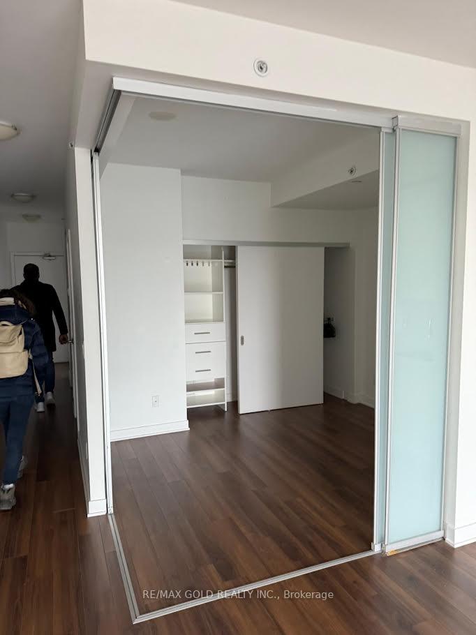 210 Simcoe Street 904, Toronto C01, ON M5T 0A9