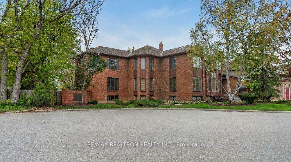 15 Sunforest Court, Toronto C07, ON M2R 3W3