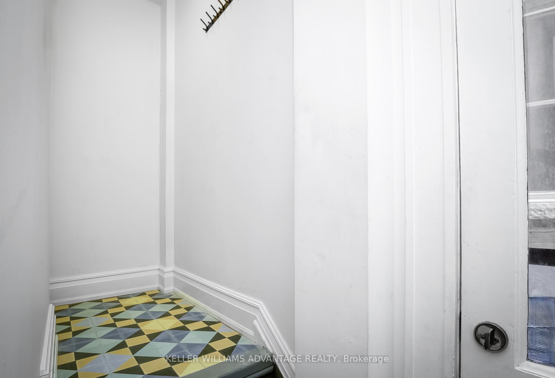 146 Madison Avenue Lower, Toronto C02 — photo 4 of 5