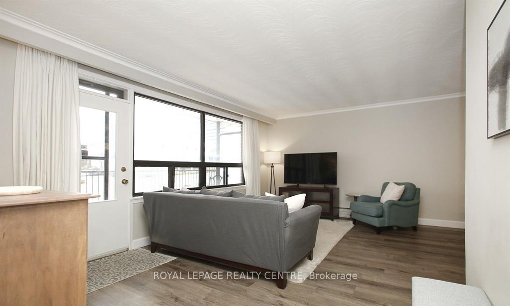 339 Sheppard Avenue E 2, Toronto C14 — photo 3 of 5