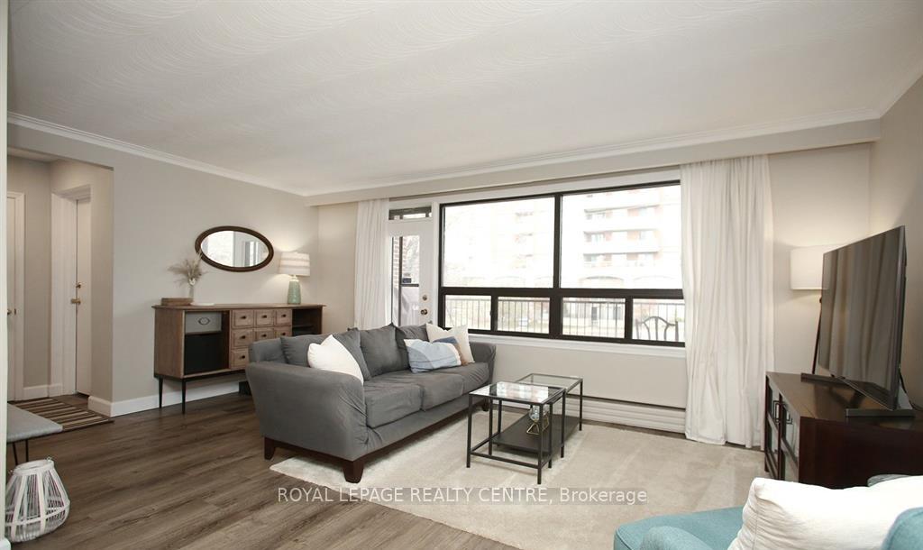 339 Sheppard Avenue E 2, Toronto C14 — photo 4 of 5