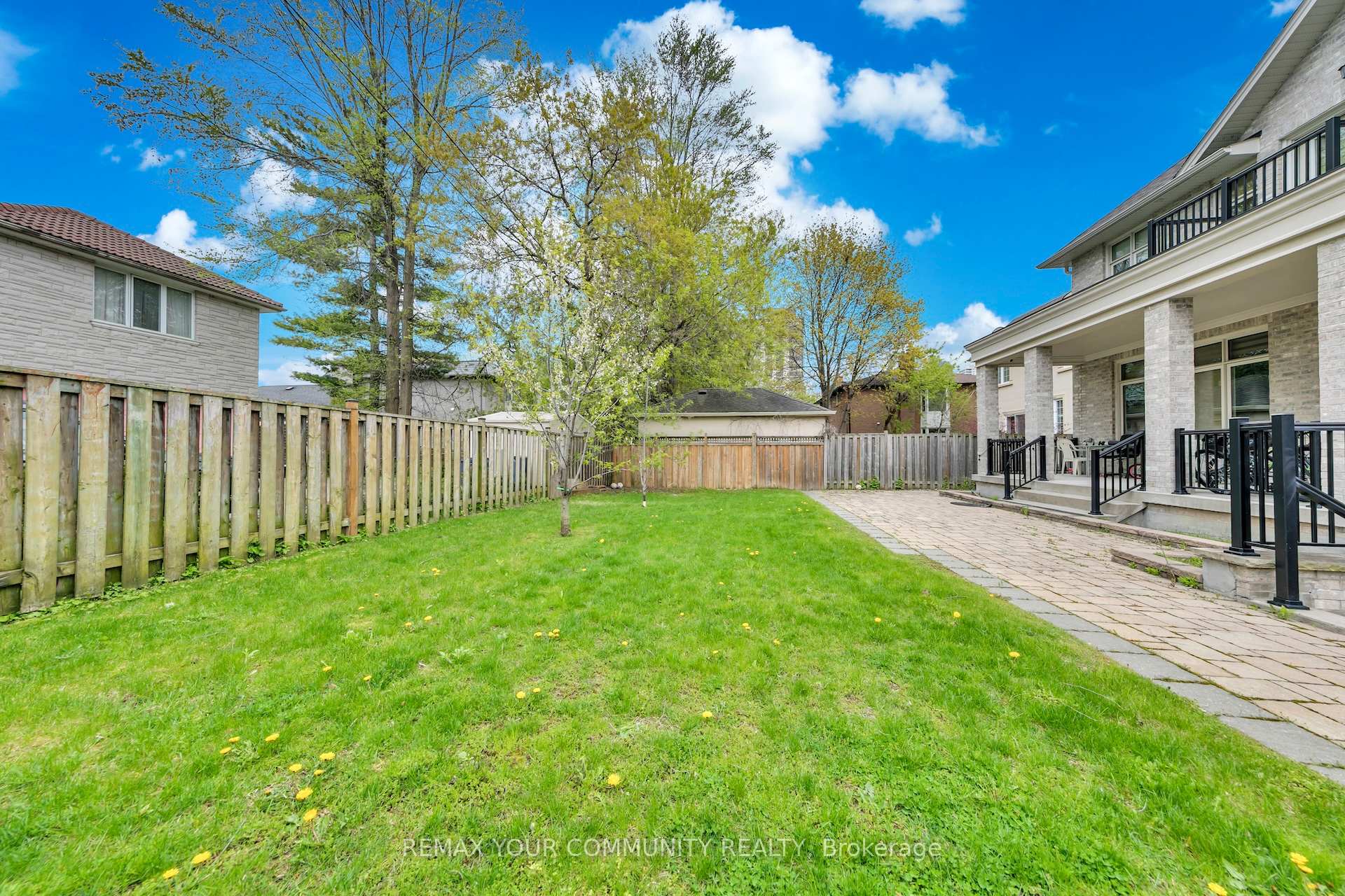 179 greenfield Avenue, Toronto C14 — photo 4 of 5