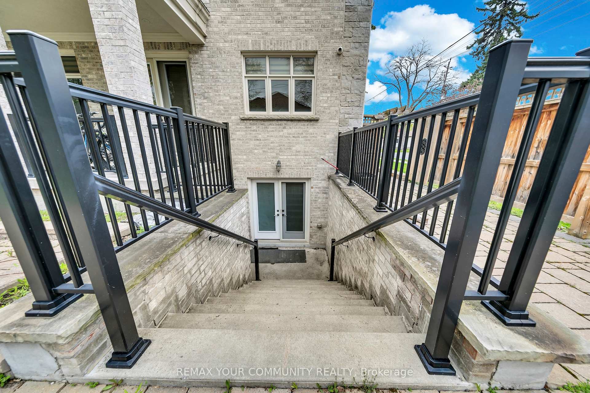 179 greenfield Avenue, Toronto C14 — photo 5 of 5