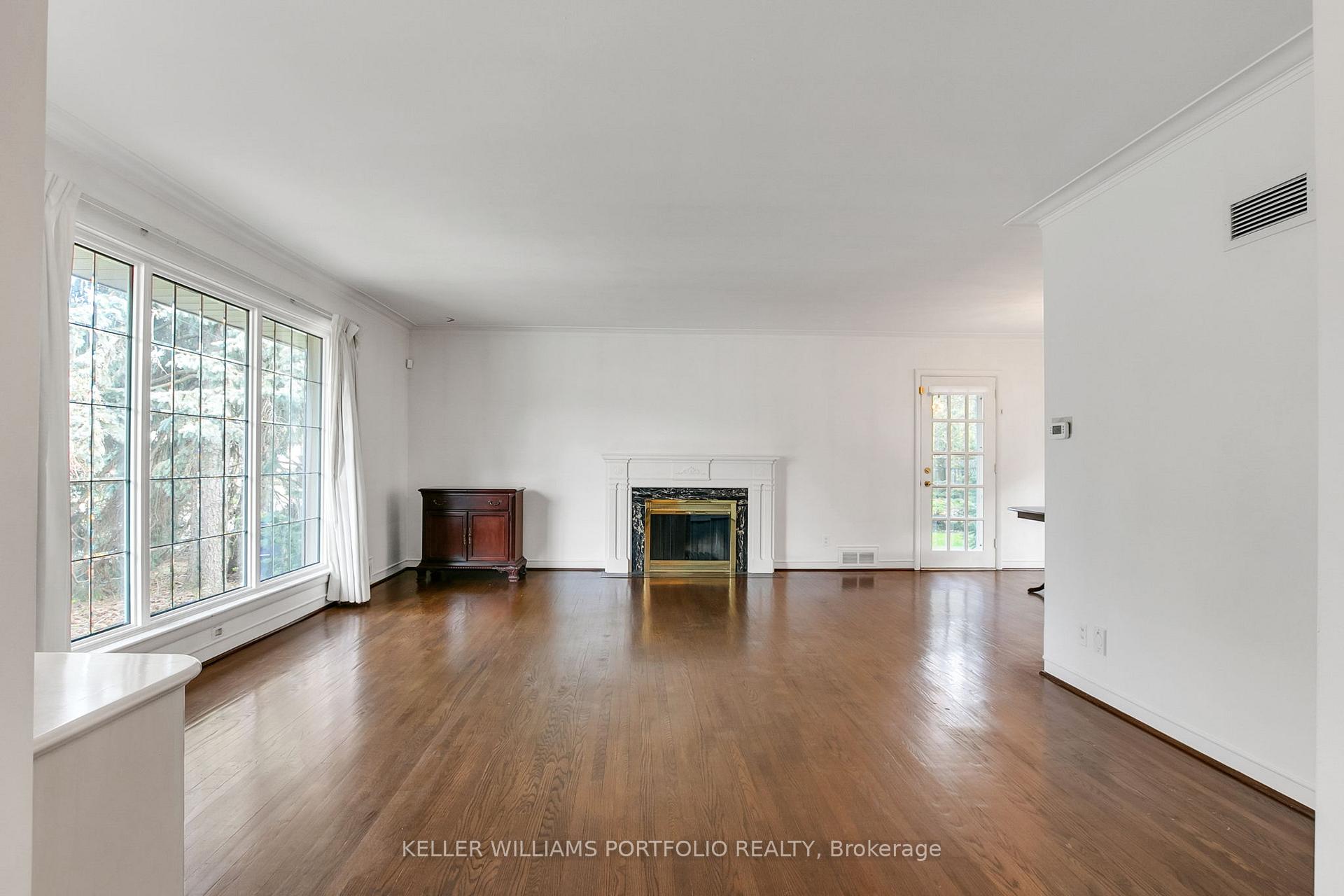 29 Winlock Park, Toronto C14 — photo 5 of 5