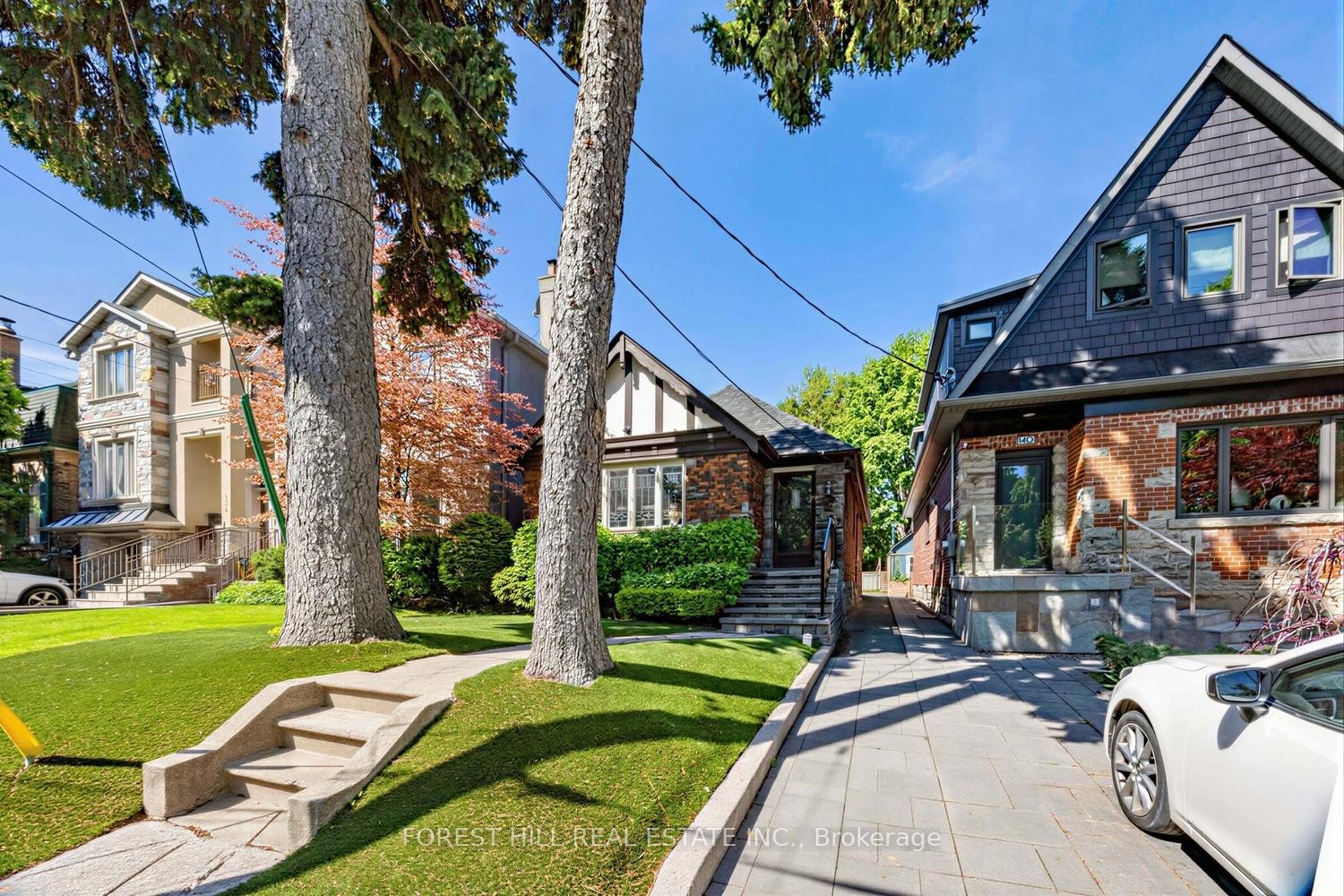 138 Castlewood Road, Toronto C04 — photo 3 of 5