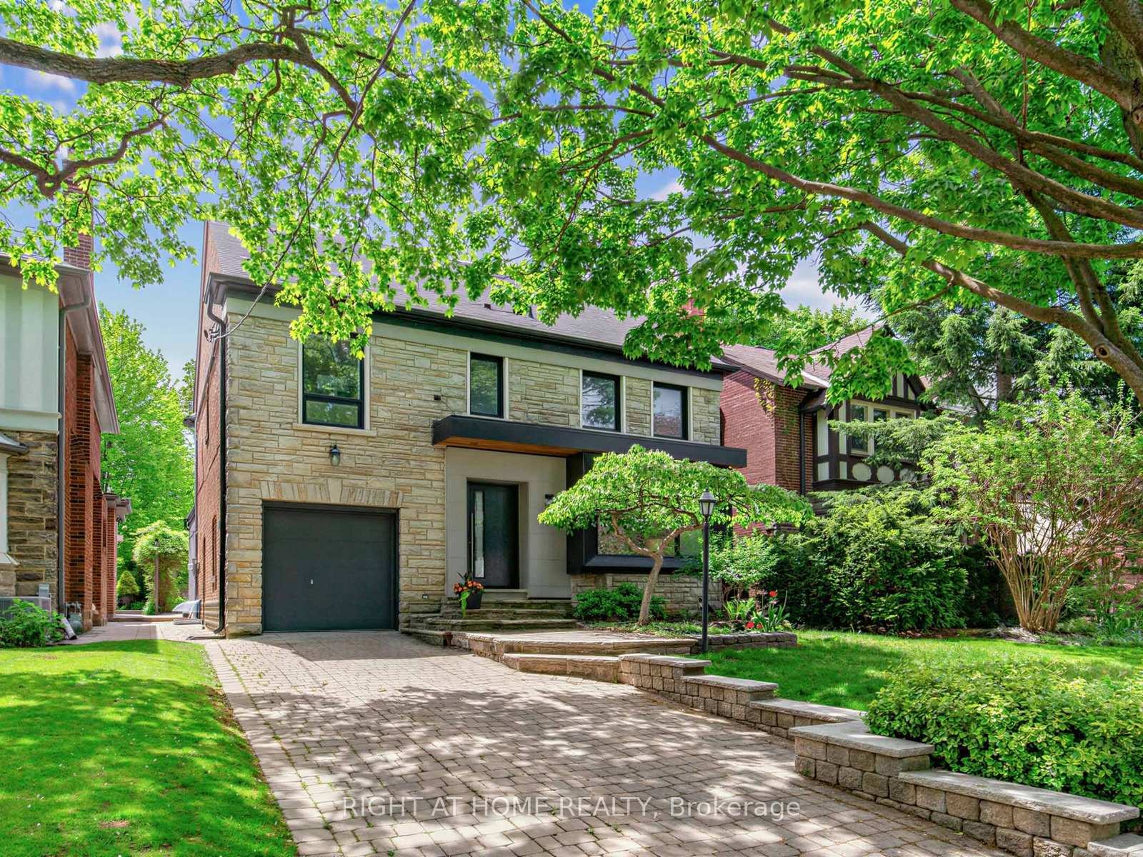 140 Coldstream Avenue, Toronto C04 — photo 2 of 5