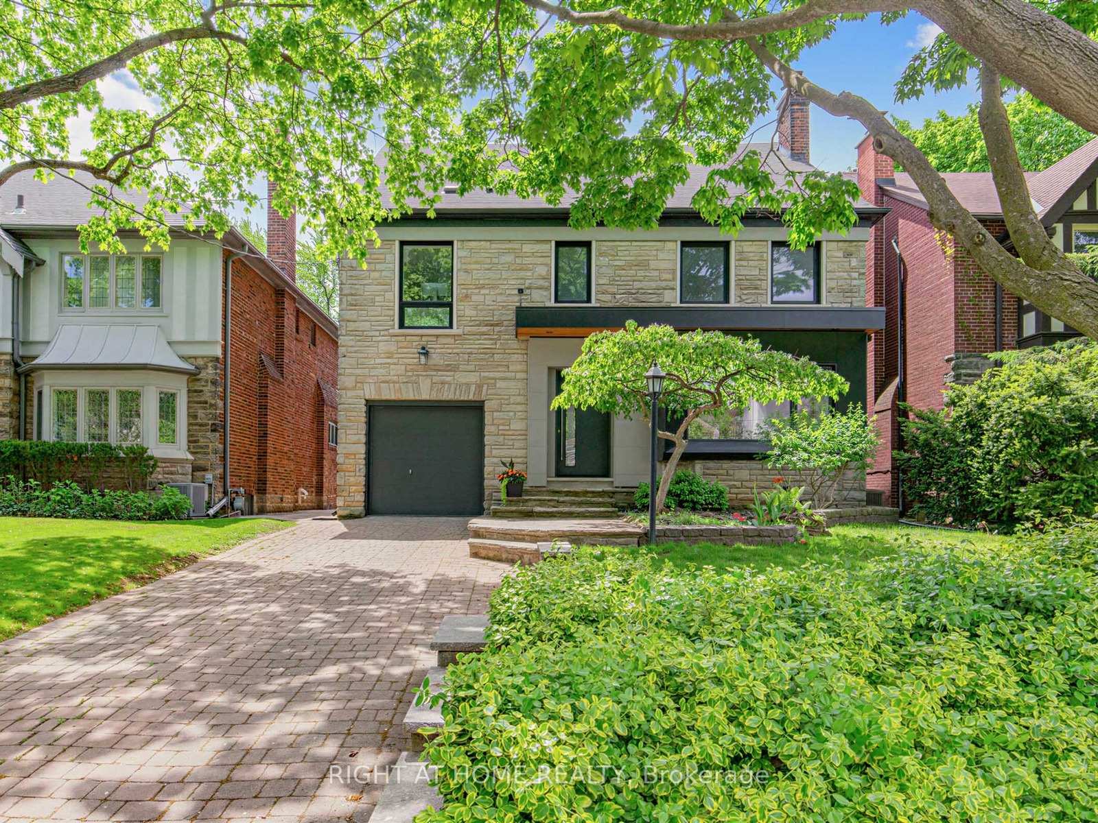 140 Coldstream Avenue, Toronto C04 — photo 3 of 5