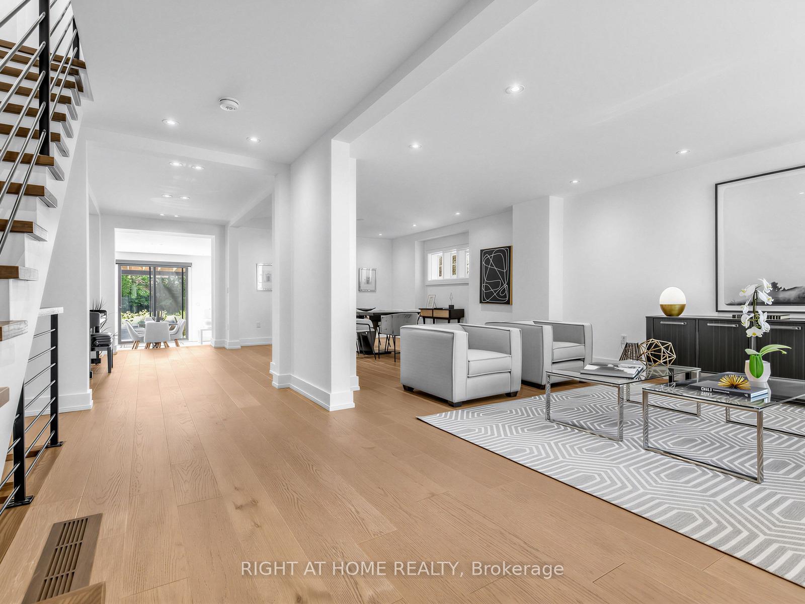 140 Coldstream Avenue, Toronto C04 — photo 4 of 5