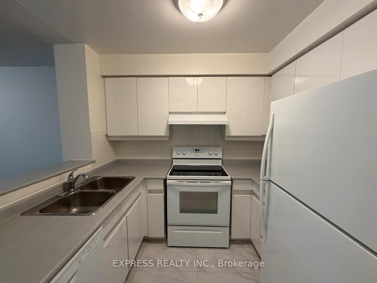942 Yonge Street 207, Toronto C02 — photo 2 of 5