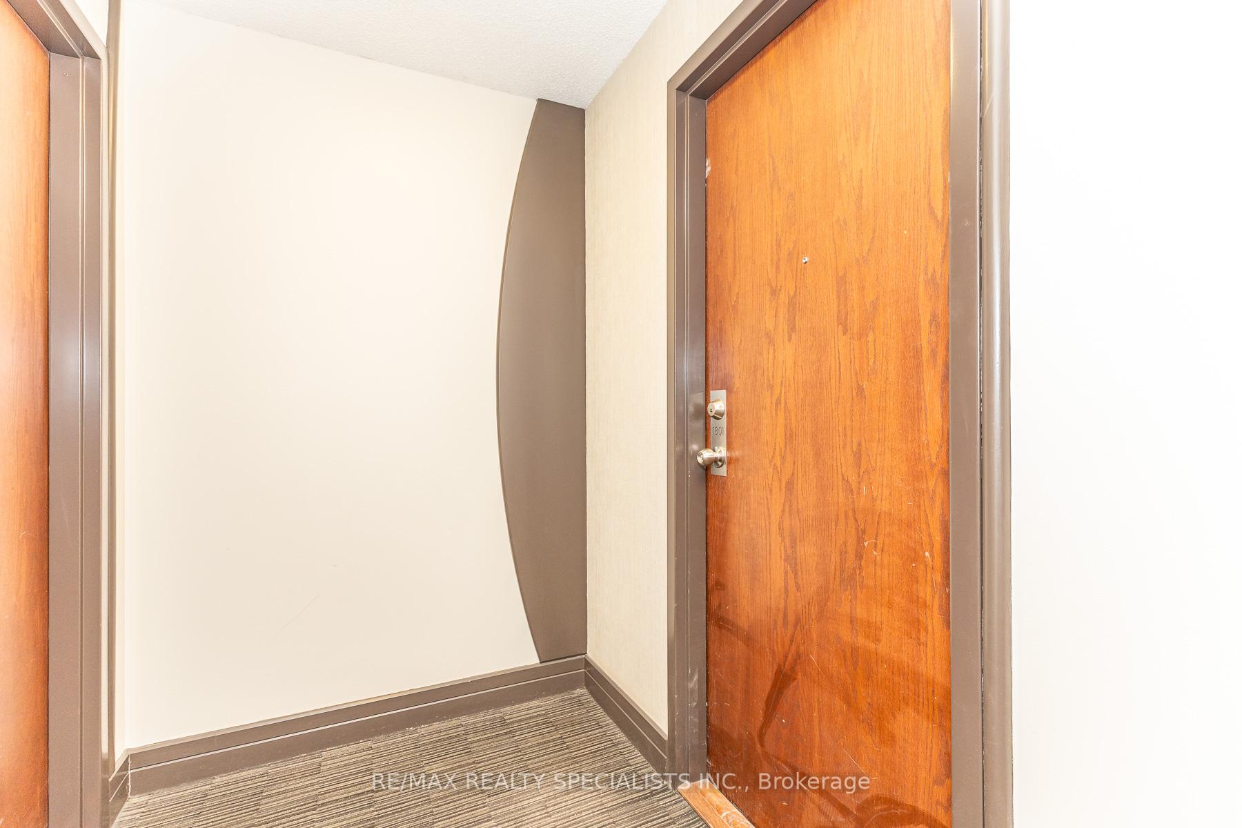 16 Harrison Garden Boulevard 1801, Toronto C14 — photo 4 of 5