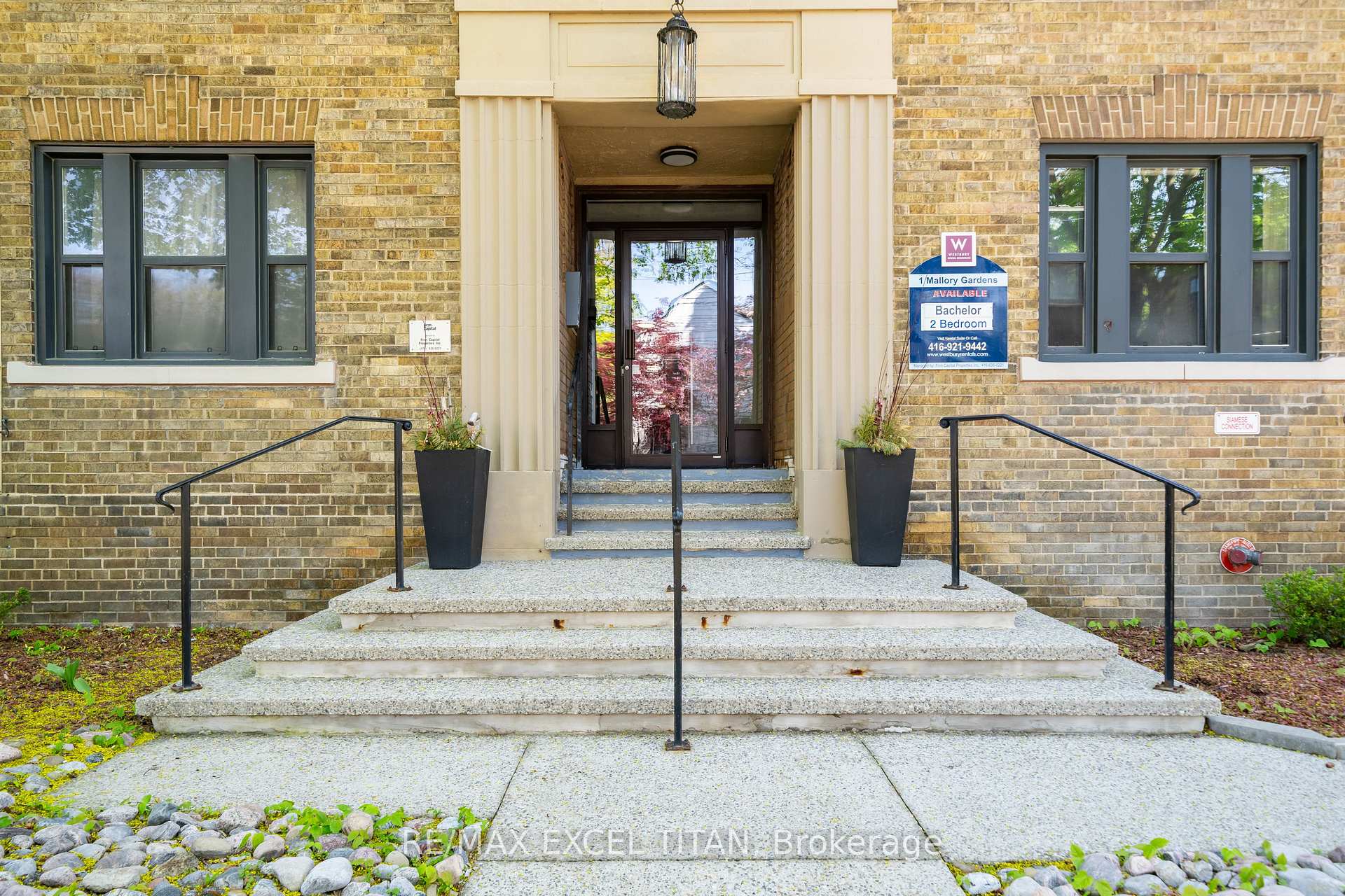 1 Mallory Gardens 31, Toronto C02 — photo 2 of 5