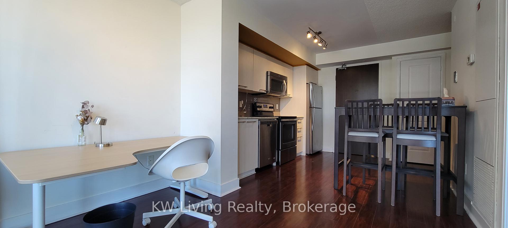 88 Sheppard Avenue E 501, Toronto C14 — photo 4 of 5