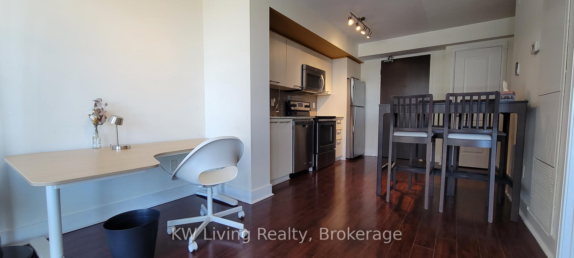 88 Sheppard Avenue E 501, Toronto C14 — photo 5 of 5