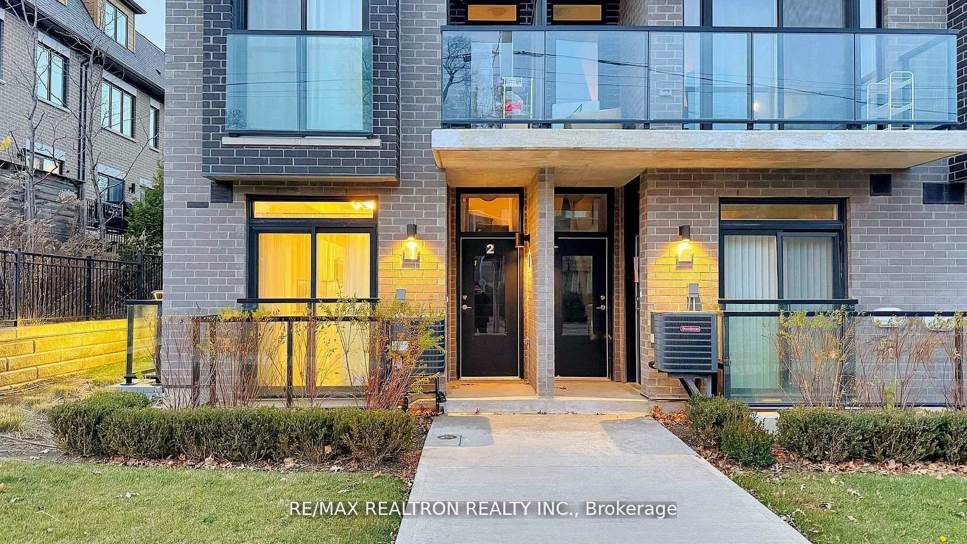260 Finch Avenue E TH 1, Toronto C14 — photo 2 of 5