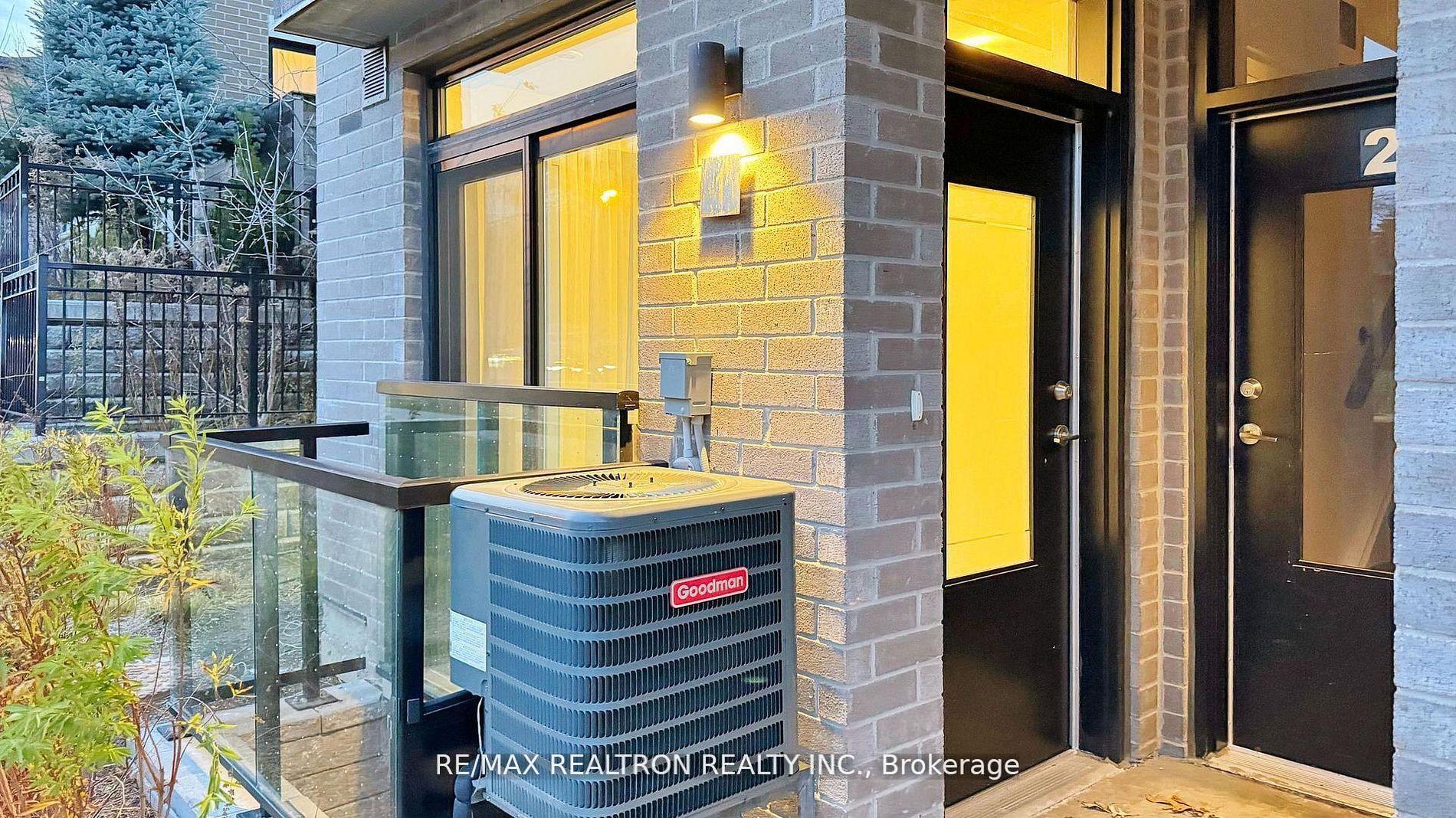 260 Finch Avenue E TH 1, Toronto C14 — photo 4 of 5