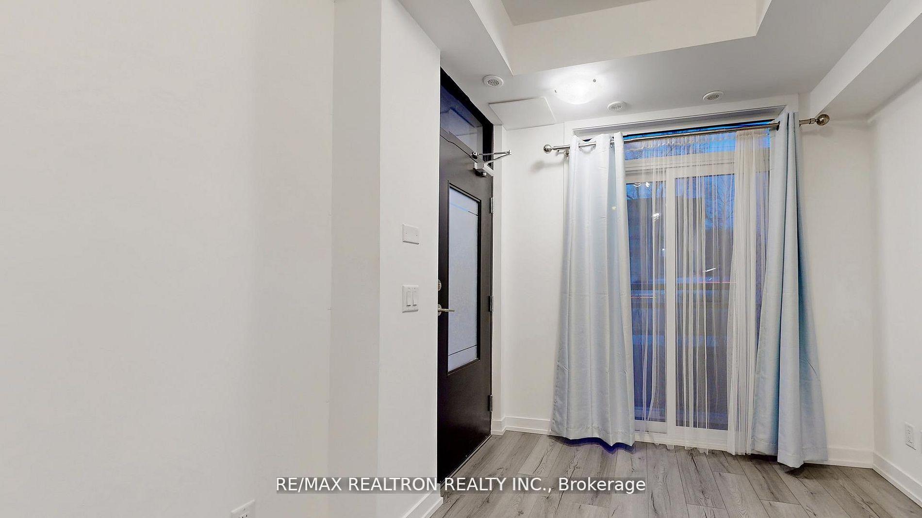 260 Finch Avenue E TH 1, Toronto C14 — photo 5 of 5