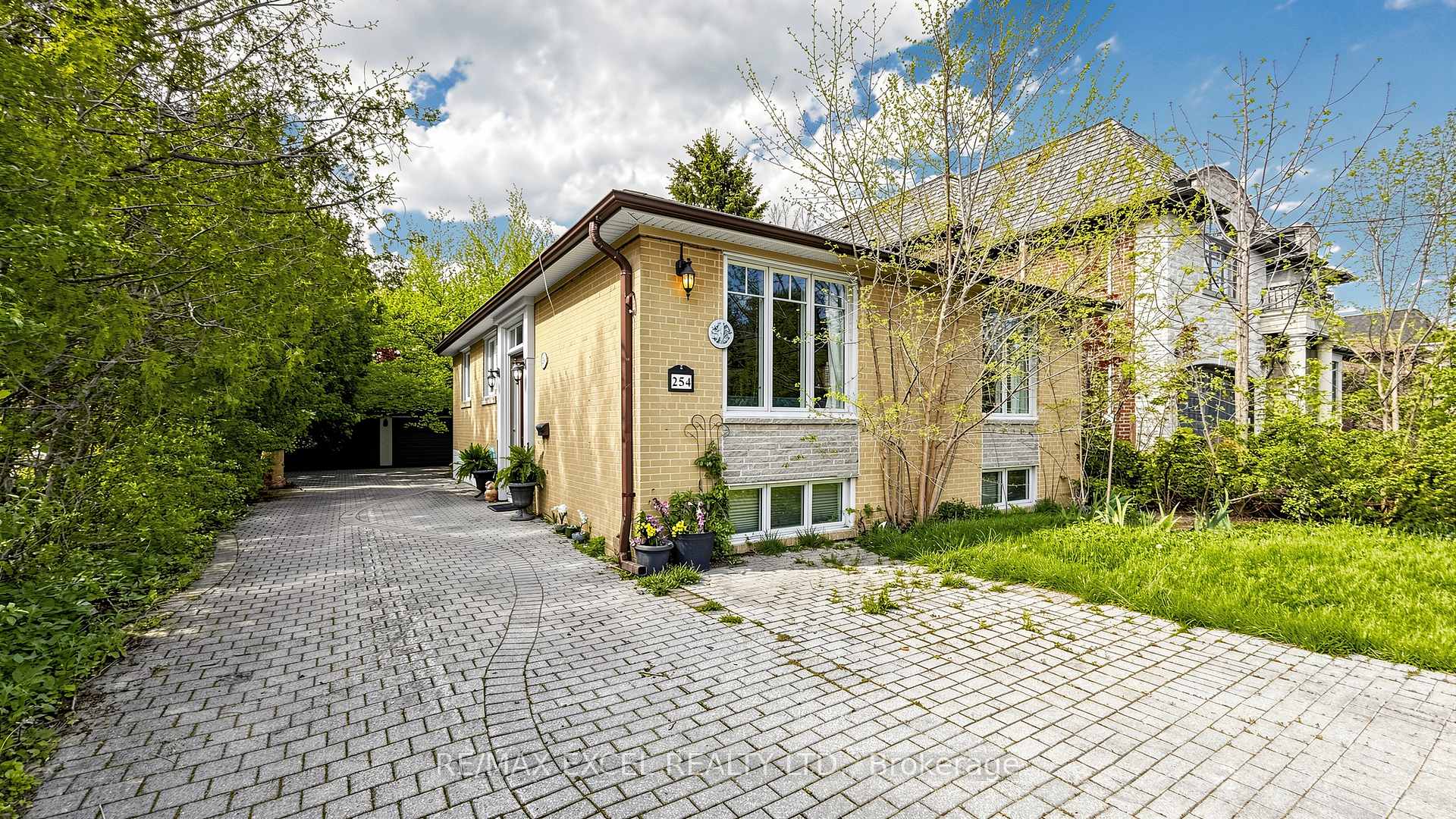 254 Patricia Avenue, Toronto C07 — photo 3 of 5