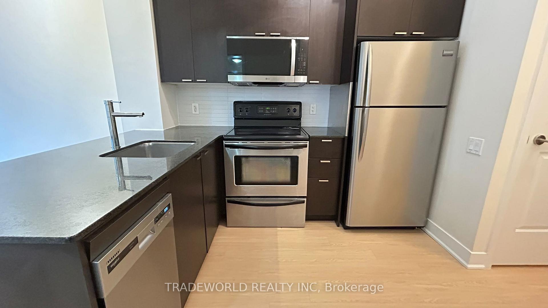 23 Sheppard Avenue E 301, Toronto C14 — photo 3 of 5
