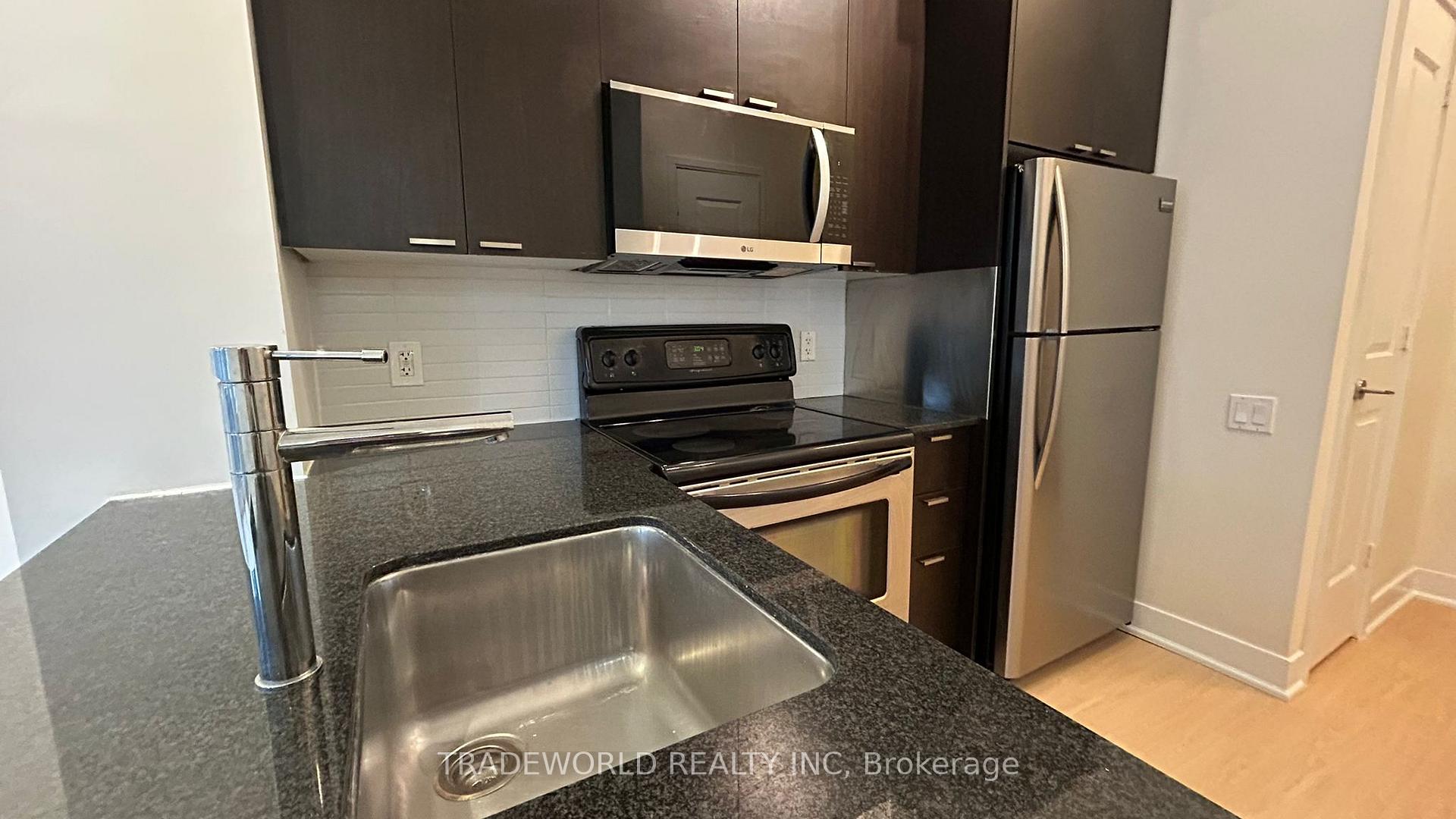 23 Sheppard Avenue E 301, Toronto C14 — photo 5 of 5
