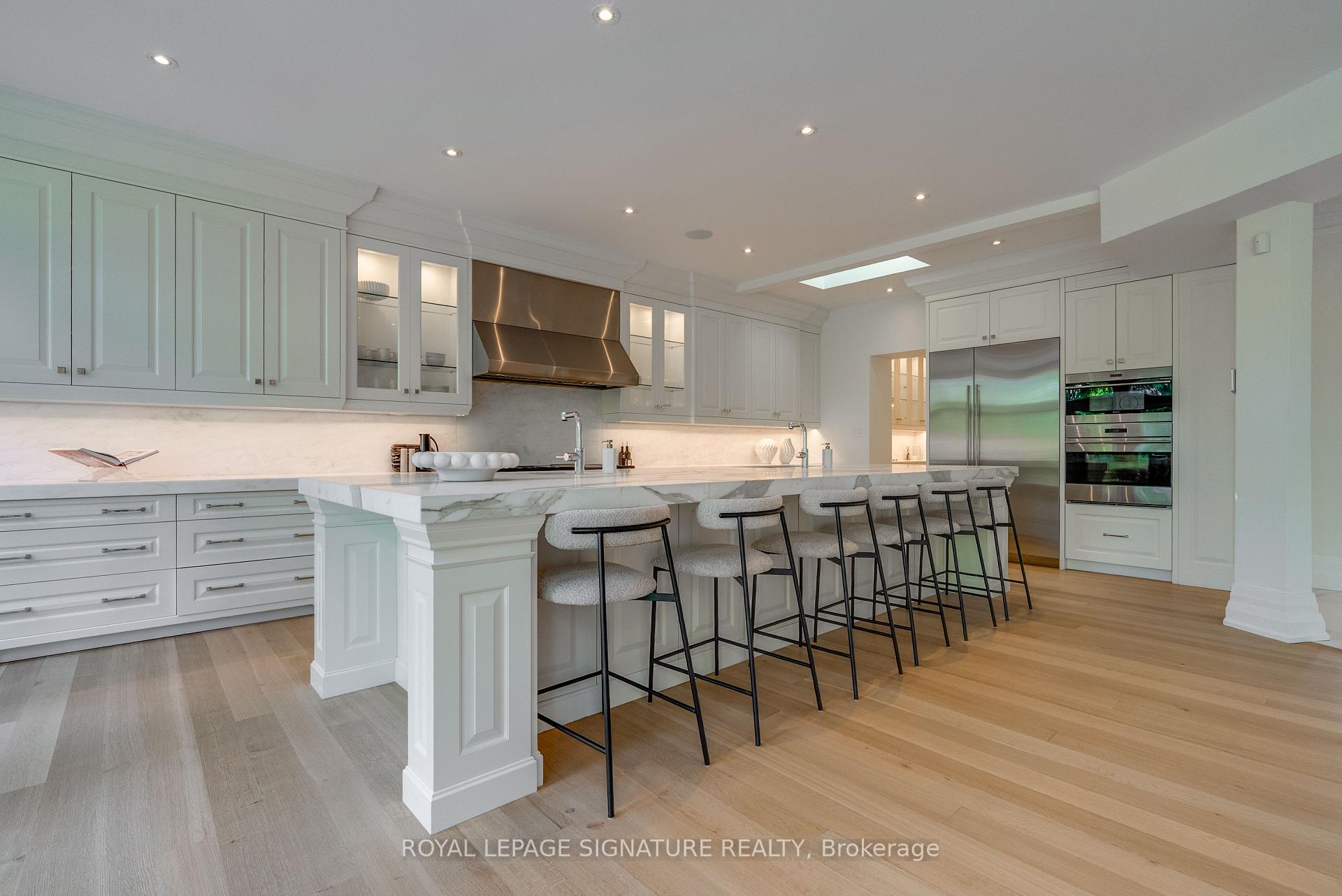 27 Teddington Park Avenue, Toronto C04 — photo 4 of 5