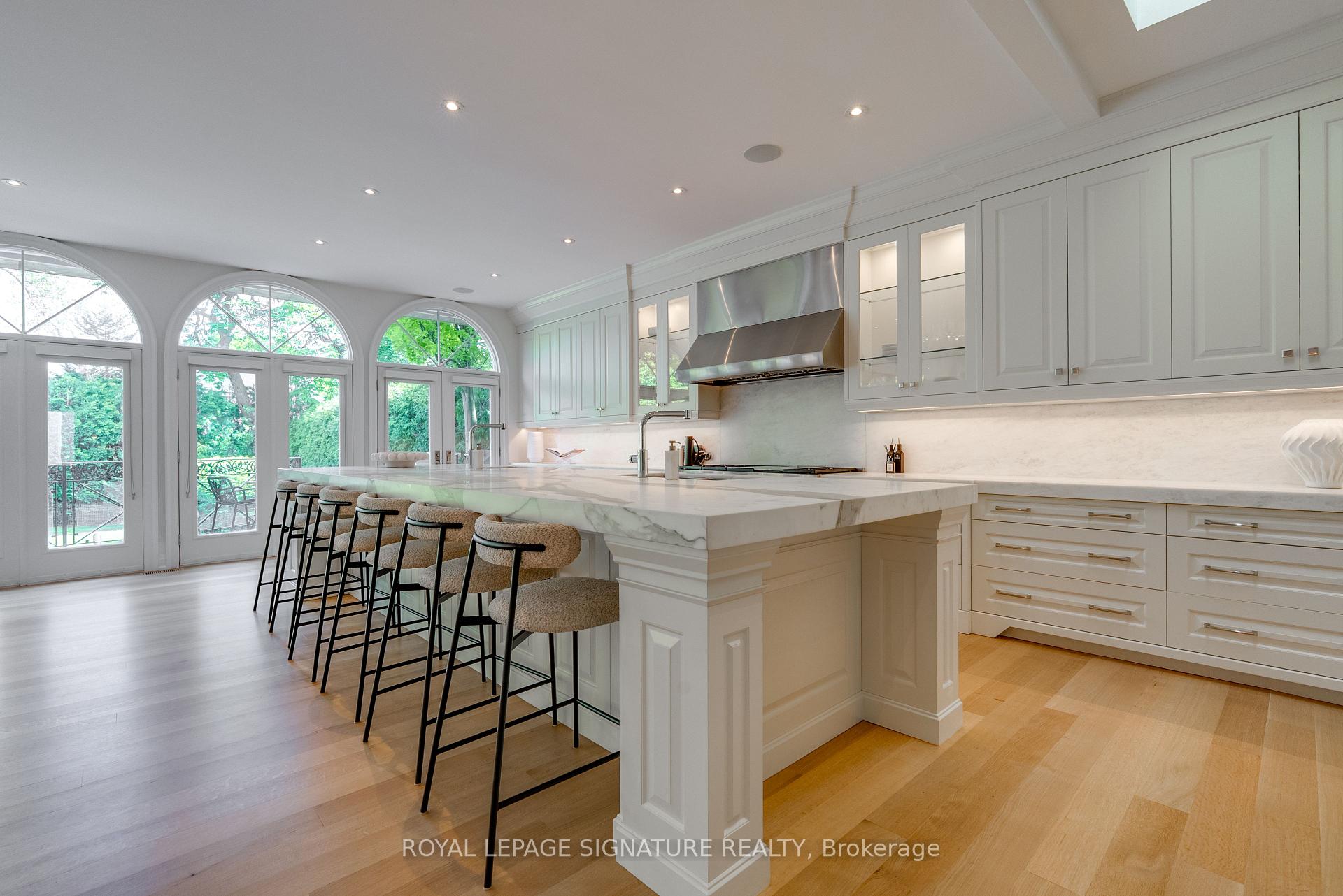 27 Teddington Park Avenue, Toronto C04 — photo 5 of 5