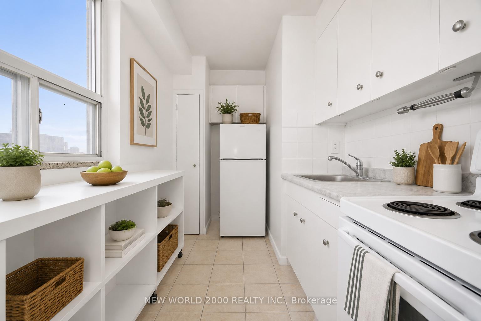 88 Bernard Avenue 1008, Toronto C02 — photo 2 of 5