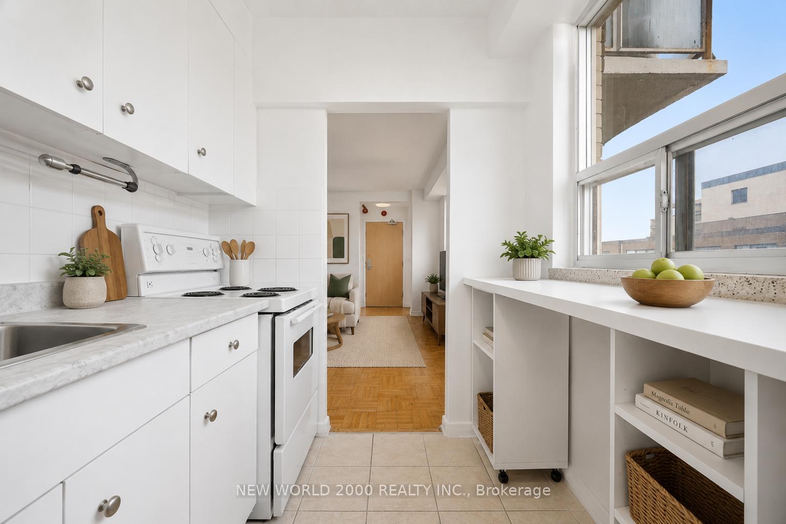 88 Bernard Avenue 1008, Toronto C02 — photo 3 of 5