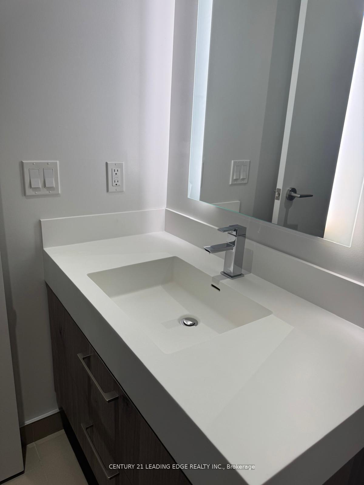 1 YORKVILLE Avenue, Toronto C02 — photo 3 of 5