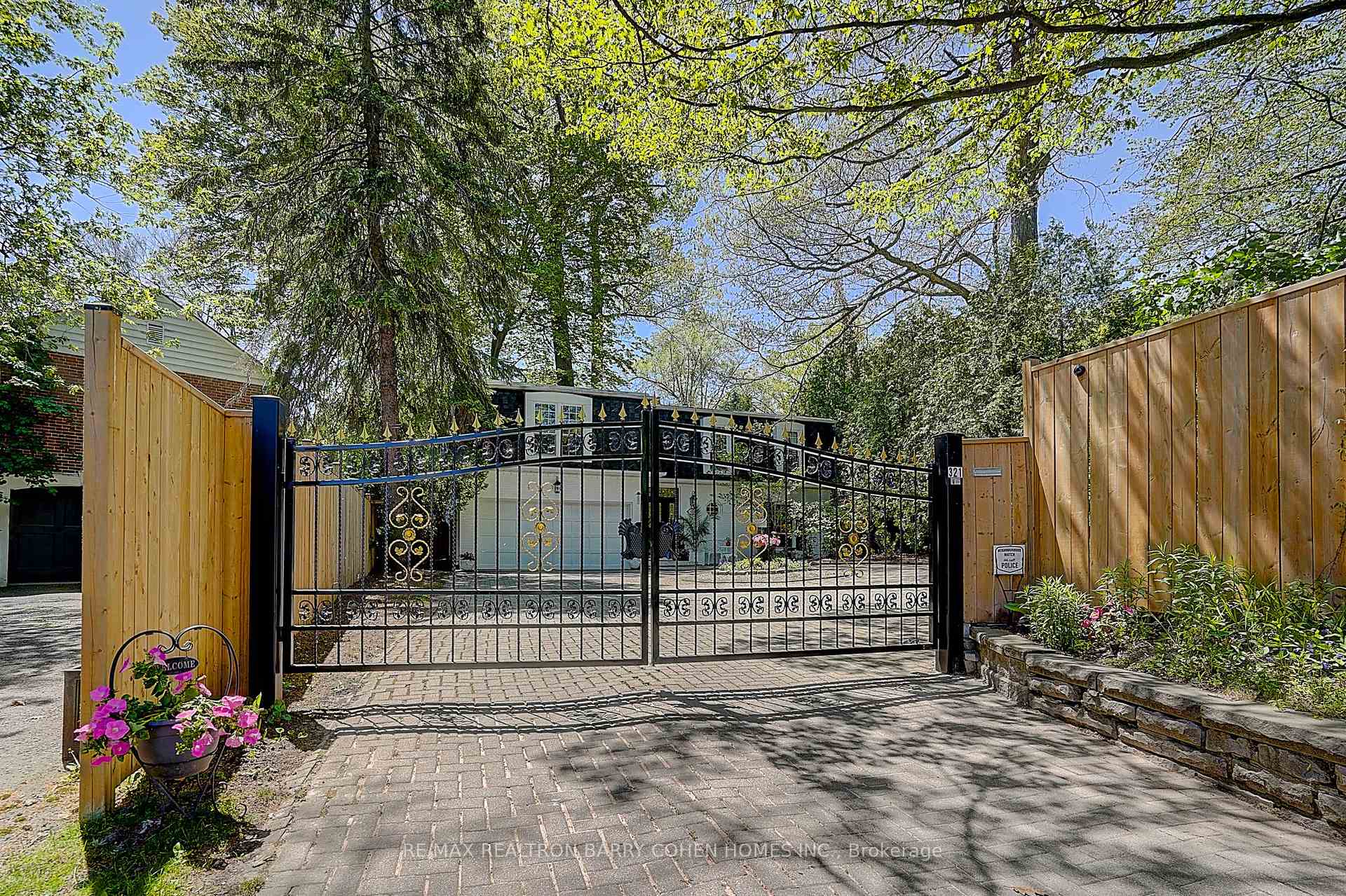 321 Lawrence Avenue E, Toronto C12, ON M4N 1T8 — Toronto C12, Ontario