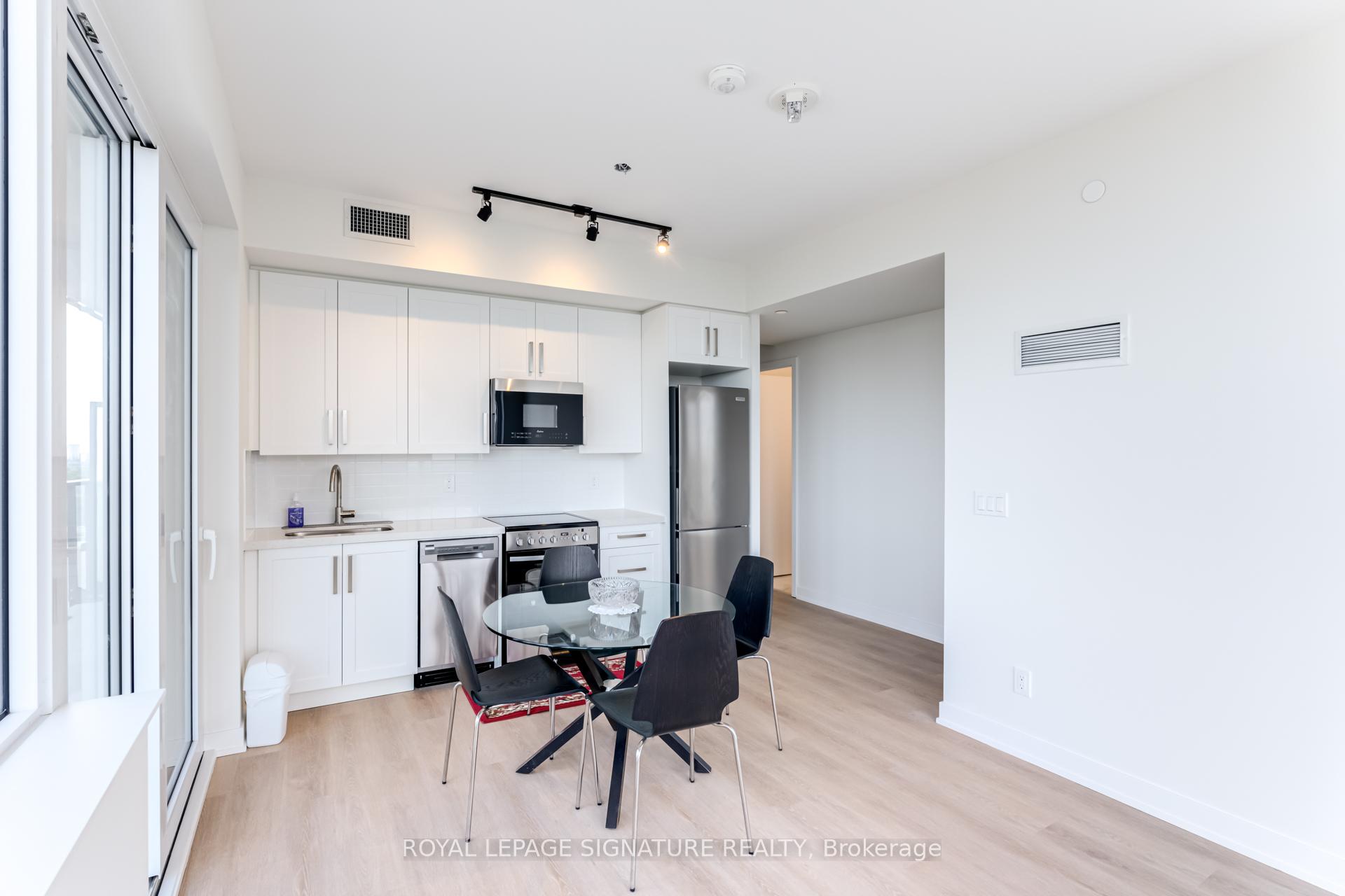 15 Ellerslie Avenue 2508, Toronto C07 — photo 3 of 5